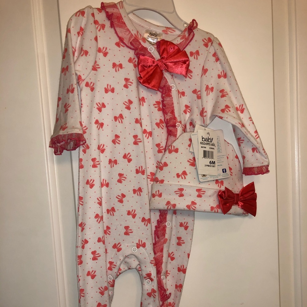 Baby pajama with beanie